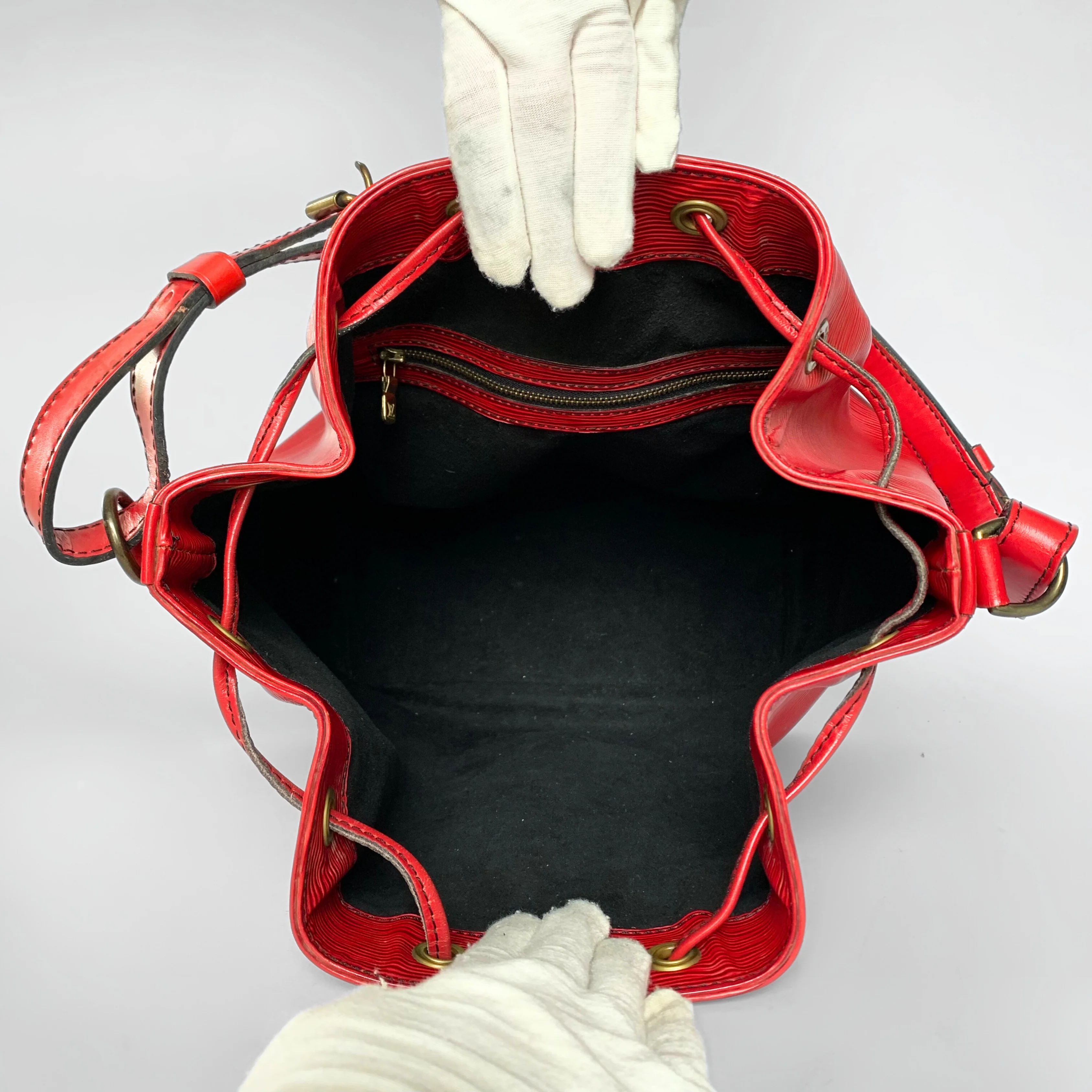 Louis Vuitton Noé Epi Leather - Image 7